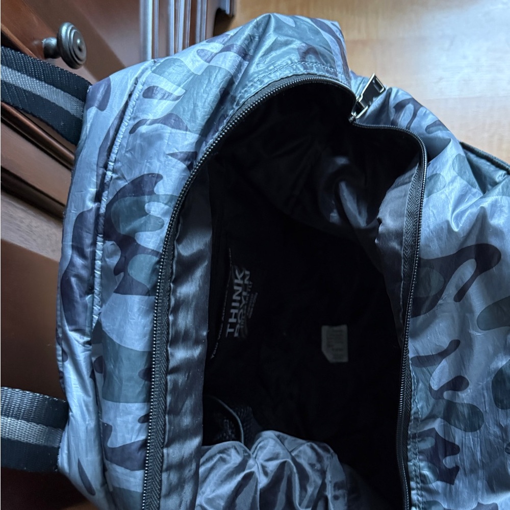 THINK ROLYN Wingman Bag Camouflage Gray Nylon Puffer Tote EUC - Picture 4 of 5